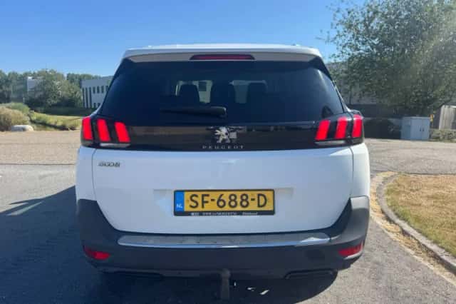 Peugeot 5008 (2018) thumbnail 4