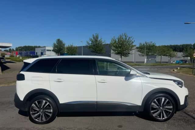Peugeot 5008 (2018) thumbnail 6