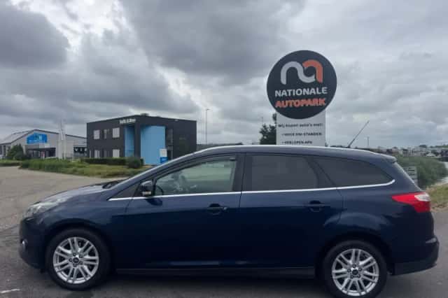 Ford Focus (2012) thumbnail 2