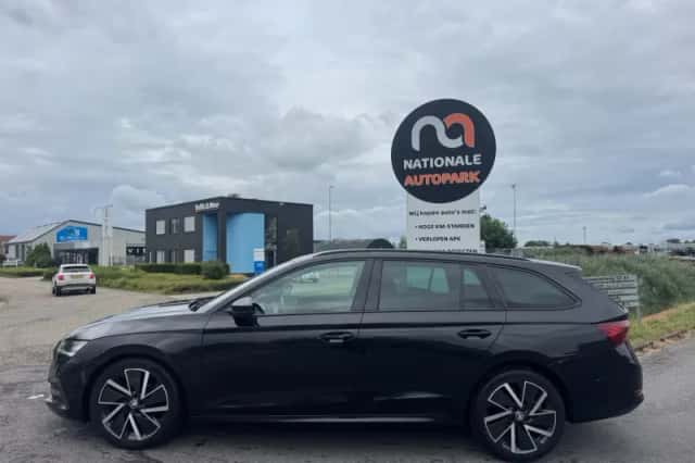 Škoda Octavia (2022) thumbnail 2