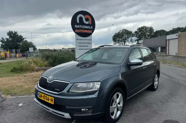 Škoda Octavia (2015) thumbnail 1