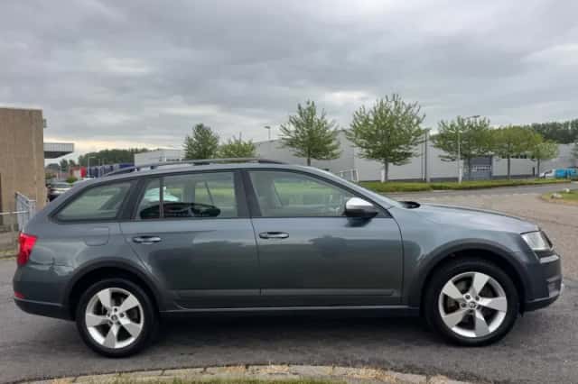 Škoda Octavia (2015) thumbnail 6