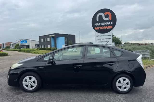 Toyota Prius (2010) thumbnail 2