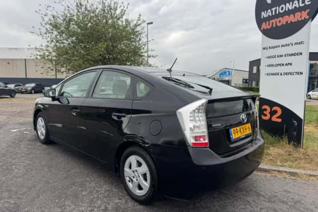 Toyota Prius (2010) thumbnail 3
