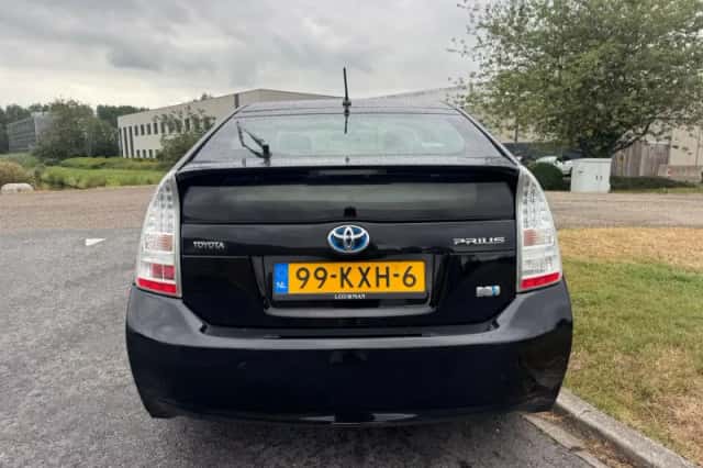 Toyota Prius (2010) thumbnail 4