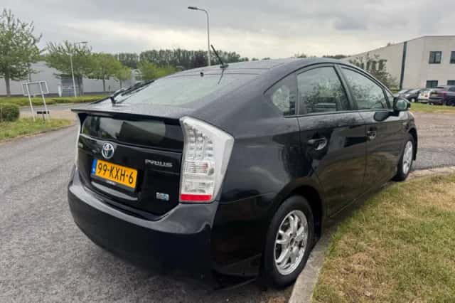 Toyota Prius (2010) thumbnail 5