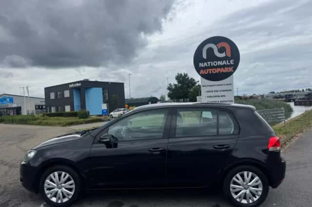 Volkswagen Golf (2010) thumbnail 2