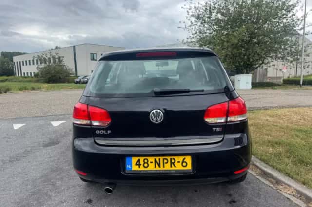 Volkswagen Golf (2010) thumbnail 4