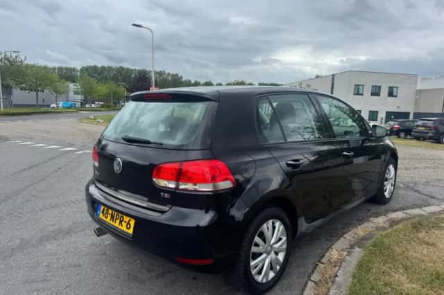 Volkswagen Golf (2010) thumbnail 5