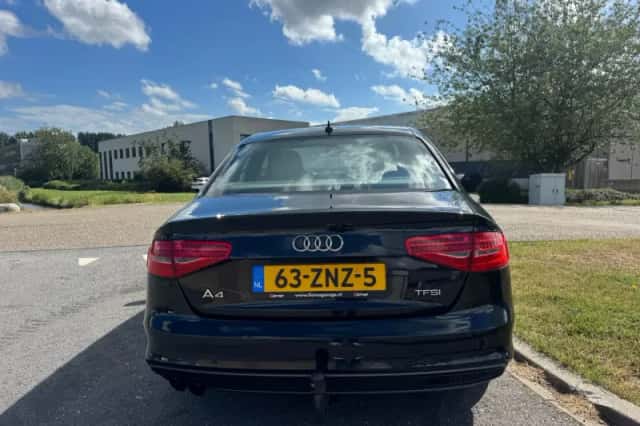 Audi A4 (2013) thumbnail 4