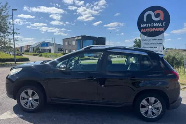 Peugeot 2008 (2016) thumbnail 2