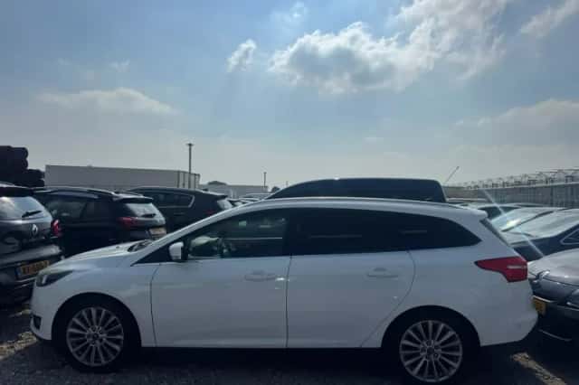 Ford Focus (2015) thumbnail 2