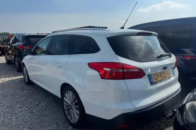 Ford Focus (2015) thumbnail 3
