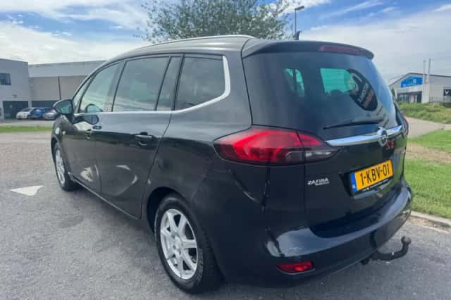 Opel Zafira (2012) thumbnail 3