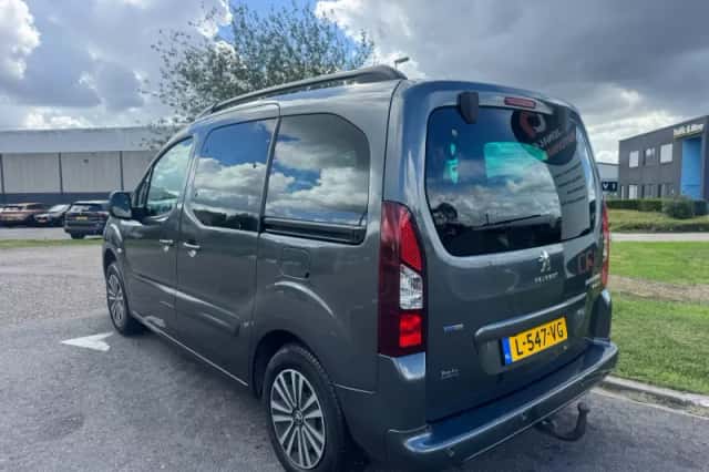 Peugeot Partner (2017) thumbnail 3