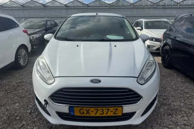 Ford Fiesta (2015) thumbnail 2