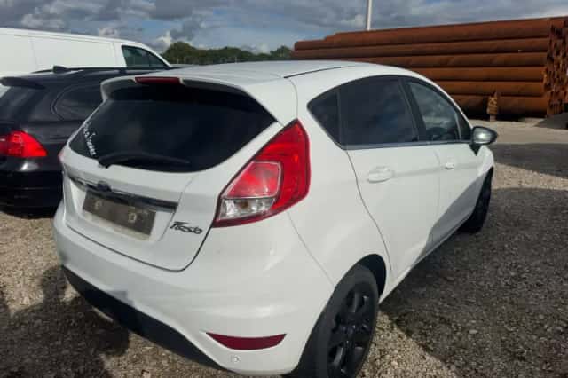 Ford Fiesta (2015) thumbnail 4