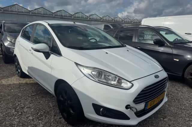 Ford Fiesta (2015) thumbnail 5