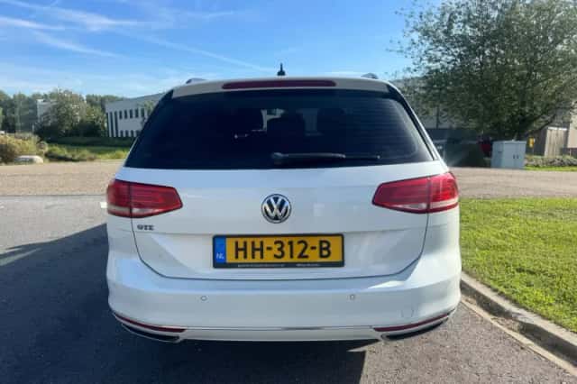 Volkswagen Passat (2015) thumbnail 4