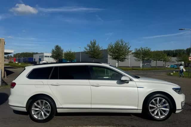 Volkswagen Passat (2015) thumbnail 6