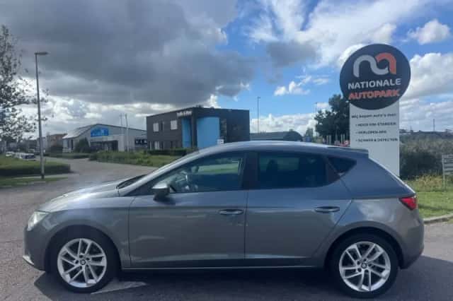 SEAT Leon (2013) thumbnail 2