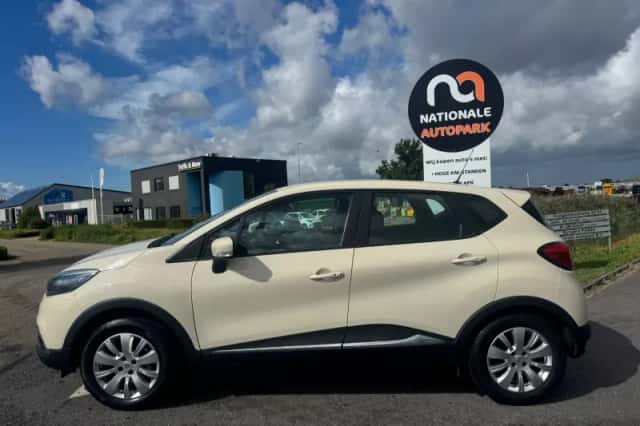 Renault Captur (2014) thumbnail 2