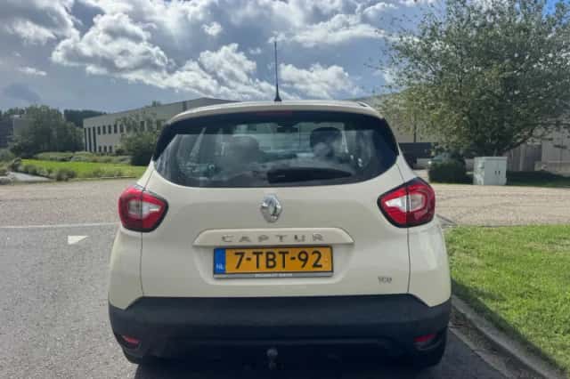 Renault Captur (2014) thumbnail 4