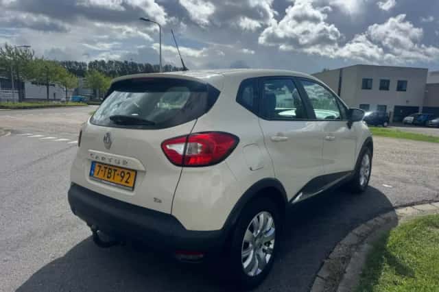 Renault Captur (2014) thumbnail 5