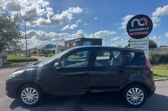 Renault Scénic (2010) thumbnail 2