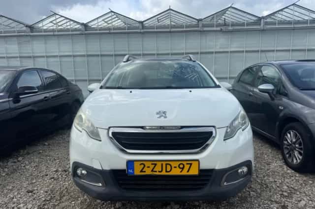 Peugeot 2008 (2015) thumbnail 2
