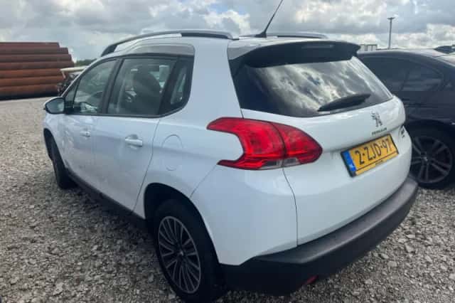Peugeot 2008 (2015) thumbnail 3