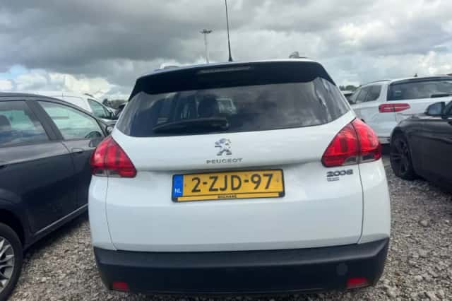 Peugeot 2008 (2015) thumbnail 4