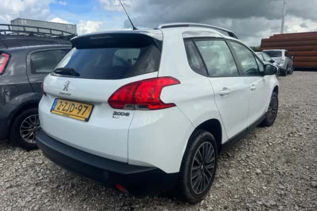 Peugeot 2008 (2015) thumbnail 5