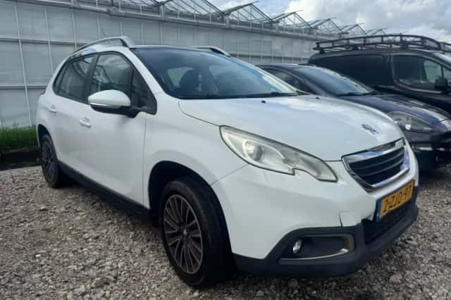 Peugeot 2008 (2015) thumbnail 6