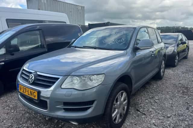 Volkswagen Touareg (2008) thumbnail 1