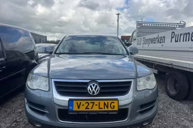 Volkswagen Touareg (2008) thumbnail 2