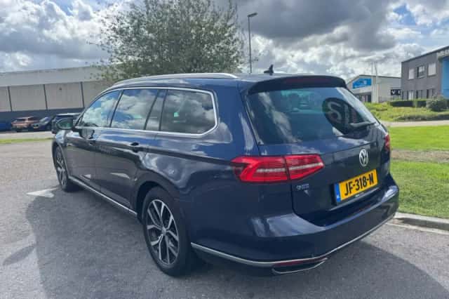 Volkswagen Passat (2015) thumbnail 3