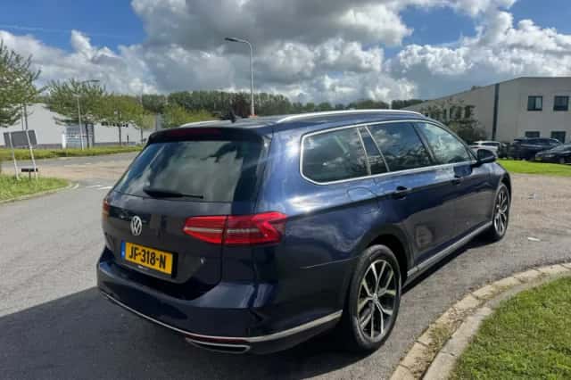 Volkswagen Passat (2015) thumbnail 5