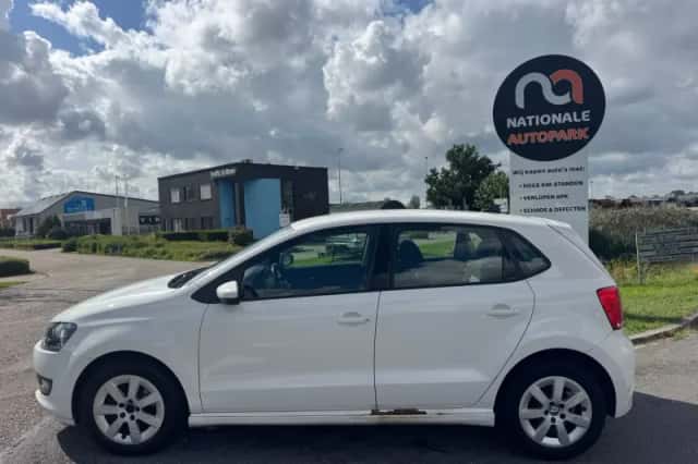 Volkswagen Polo (2011) thumbnail 2