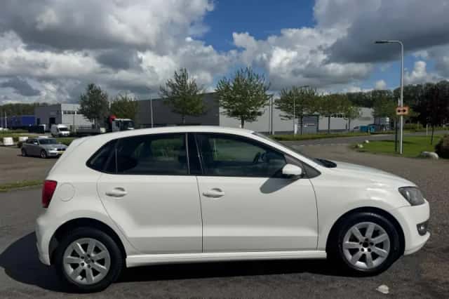 Volkswagen Polo (2011) thumbnail 6