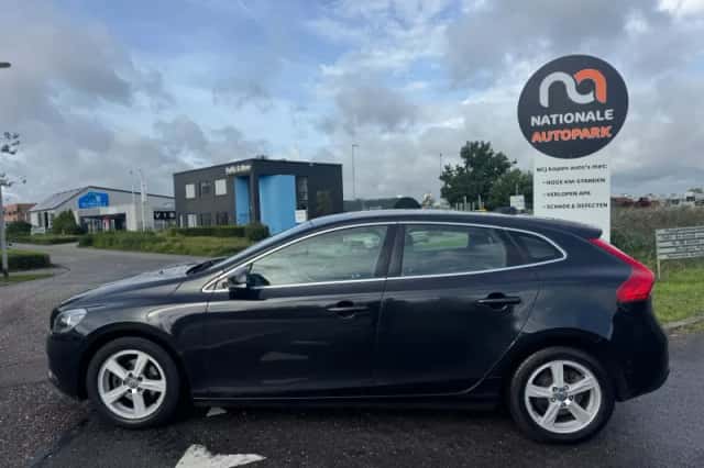 Volvo V40 (2013) thumbnail 2