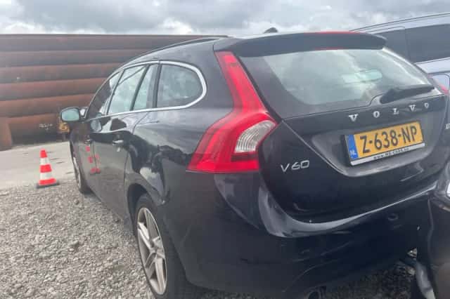 Volvo V60 (2013) thumbnail 4