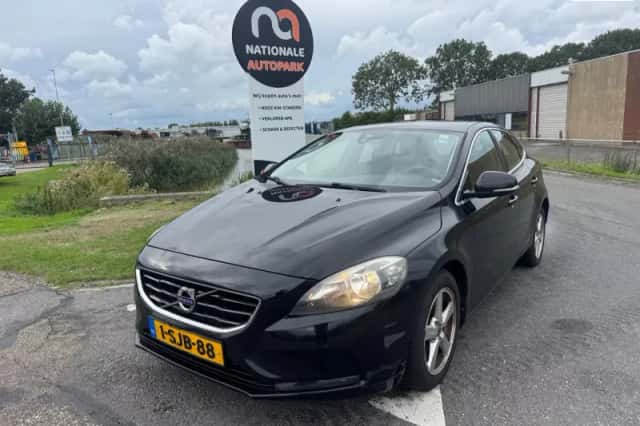 Volvo V40 (2013) thumbnail 1