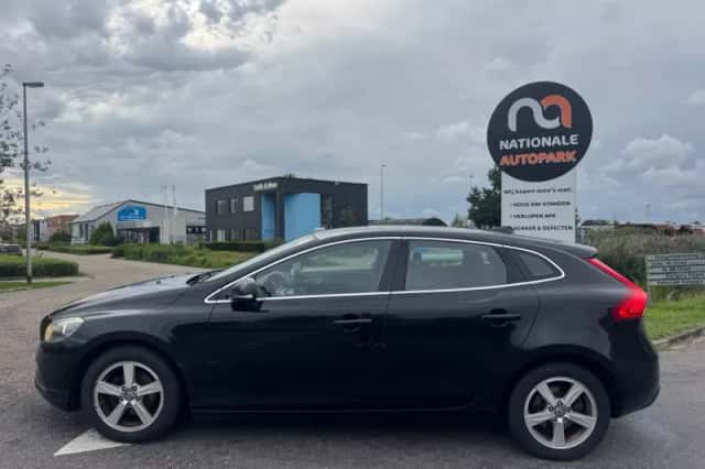 Volvo V40 (2013) thumbnail 2
