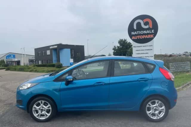 Ford Fiesta (2014) thumbnail 2