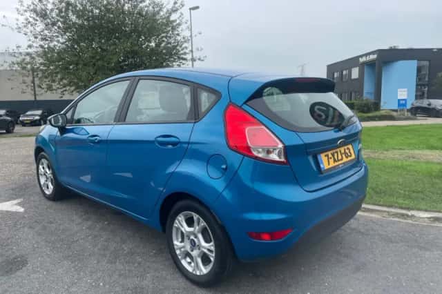 Ford Fiesta (2014) thumbnail 3