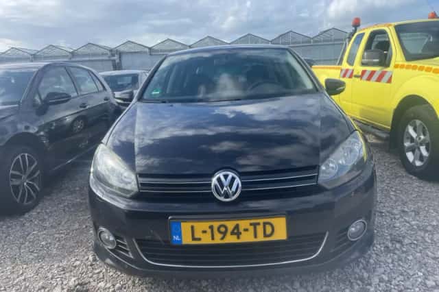 Volkswagen Golf (2009) thumbnail 2