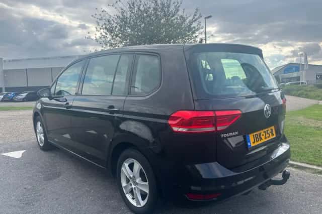 Volkswagen Touran (2017) thumbnail 3