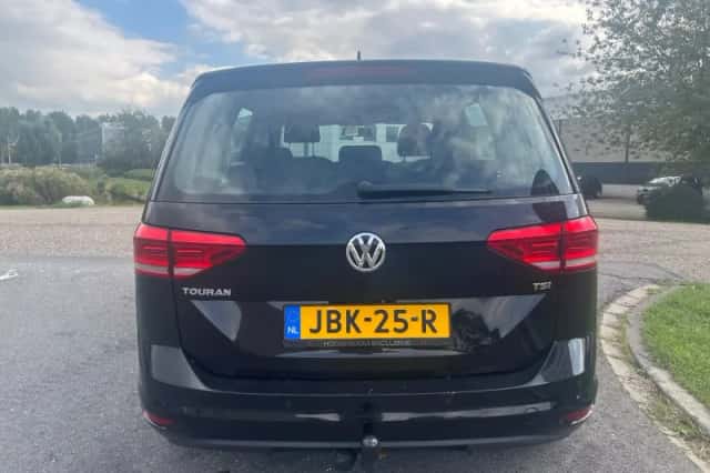 Volkswagen Touran (2017) thumbnail 4