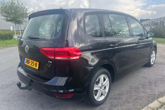 Volkswagen Touran (2017) thumbnail 5